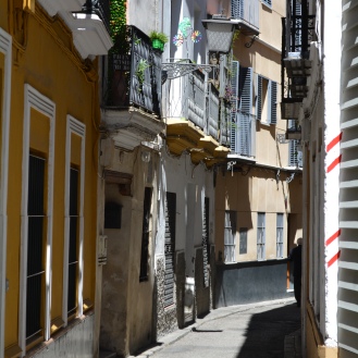 Small and narrow streets of Sevilla